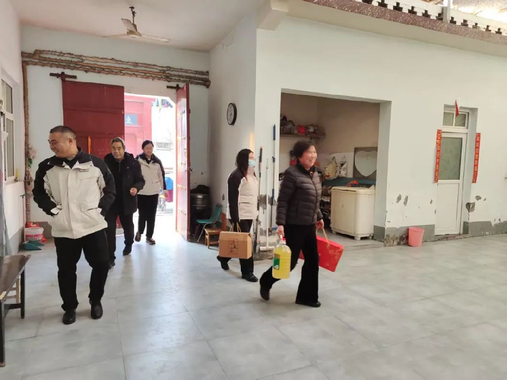 【工會暖情 歲寒情深】河南兄弟材料公司工會看望慰問退休員工